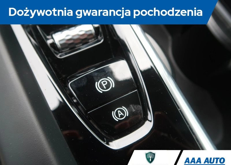 Volvo V60 cena 96000 przebieg: 145172, rok produkcji 2019 z Supraśl małe 254